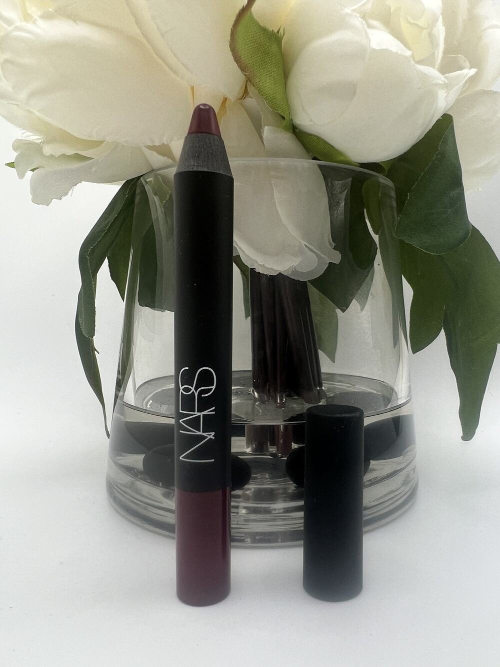 Nars Velvet Matte Lip Pencil Endangered Red NWOB 0.08oz / 2.4g